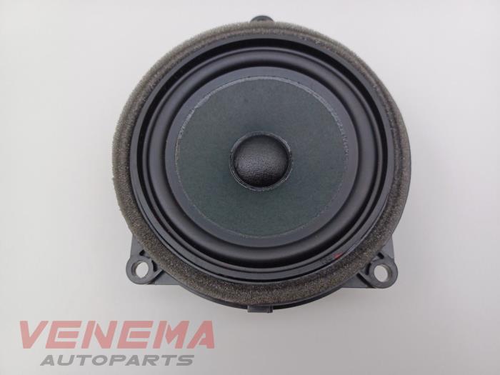 Gebruikte Luidspreker BMW X1 (F48) xDrive 25e 1.5 12V TwinPower Turbo Prijs € 9,99 Margeregeling aangeboden door Venema Autoparts