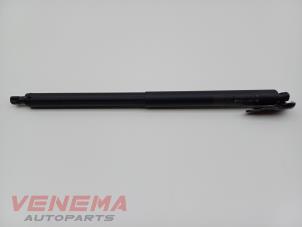 Gebruikte Kofferdekseldemper links-achter BMW X1 (F48) xDrive 25e 1.5 12V TwinPower Turbo Prijs € 49,99 Margeregeling aangeboden door Venema Autoparts