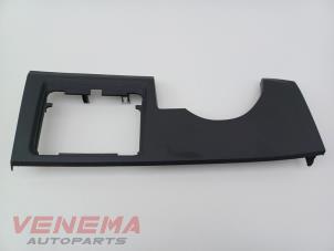 Gebruikte Dashboard sierlijst BMW X1 (F48) xDrive 25e 1.5 12V TwinPower Turbo Prijs € 19,99 Margeregeling aangeboden door Venema Autoparts