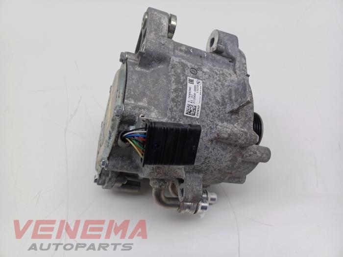 Gebruikte Dynamo BMW X1 (F48) xDrive 25e 1.5 12V TwinPower Turbo Prijs € 474,99 Margeregeling aangeboden door Venema Autoparts