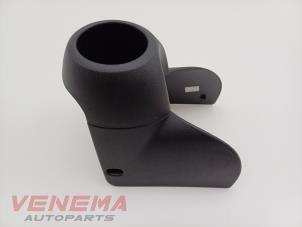 Gebruikte Bekerhouder Mini Mini (F56) 1.5 12V One Prijs € 19,99 Margeregeling aangeboden door Venema Autoparts