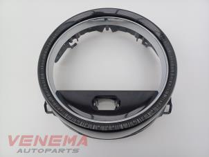 Gebruikte Dashboard deel Mini Mini (F56) 1.5 12V One Prijs € 124,99 Margeregeling aangeboden door Venema Autoparts