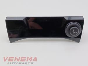 Gebruikte 12 Volt aansluiting Volkswagen T-Cross 1.0 TSI 115 12V Prijs € 19,99 Margeregeling aangeboden door Venema Autoparts