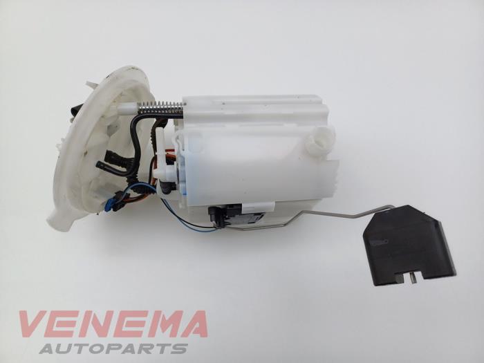 Gebruikte Tank element Pomp Mercedes C-Klasse AMG (W205) C-63 S,Edition 1 AMG 4.0 V8 Biturbo Prijs € 134,99 Margeregeling aangeboden door Venema Autoparts