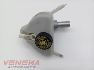 Gebruikte Hoofdremcilinder Mercedes C-Klasse AMG (W205) C-63 S,Edition 1 AMG 4.0 V8 Biturbo Prijs € 24,99 Margeregeling aangeboden door Venema Autoparts