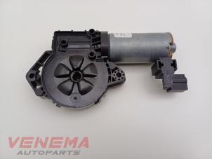 Gebruikte Schuifdak Motor Mercedes C-Klasse AMG (W205) C-63 S,Edition 1 AMG 4.0 V8 Biturbo Prijs € 34,99 Margeregeling aangeboden door Venema Autoparts