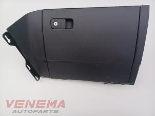 Gebruikte Dashboardkastje Volkswagen Golf Sportsvan (AUVS) 1.2 TSI 16V Prijs € 39,99 Margeregeling aangeboden door Venema Autoparts