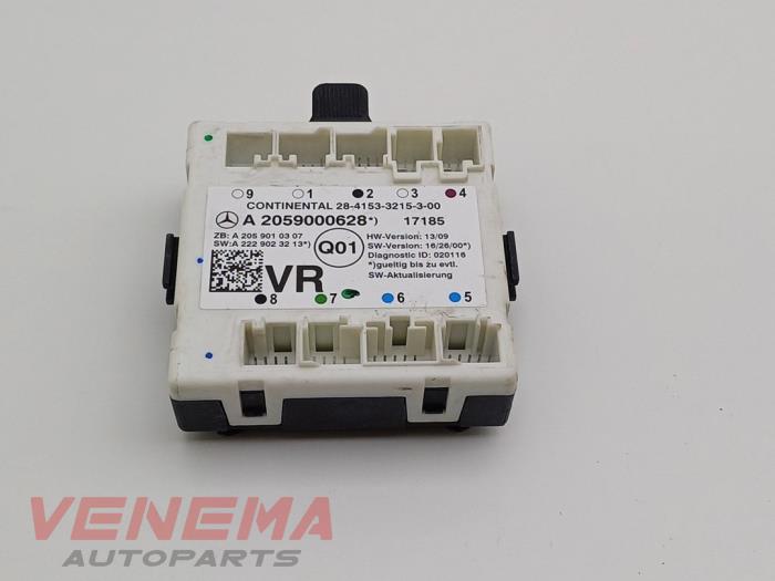 Gebruikte Module Centrale Deurvergrendeling Mercedes C-Klasse AMG (W205) C-63 S,Edition 1 AMG 4.0 V8 Biturbo Prijs € 24,99 Margeregeling aangeboden door Venema Autoparts