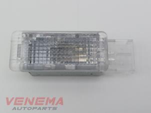 Gebruikte Instapverlichting Volkswagen Golf Sportsvan (AUVS) 1.2 TSI 16V Prijs € 9,99 Margeregeling aangeboden door Venema Autoparts