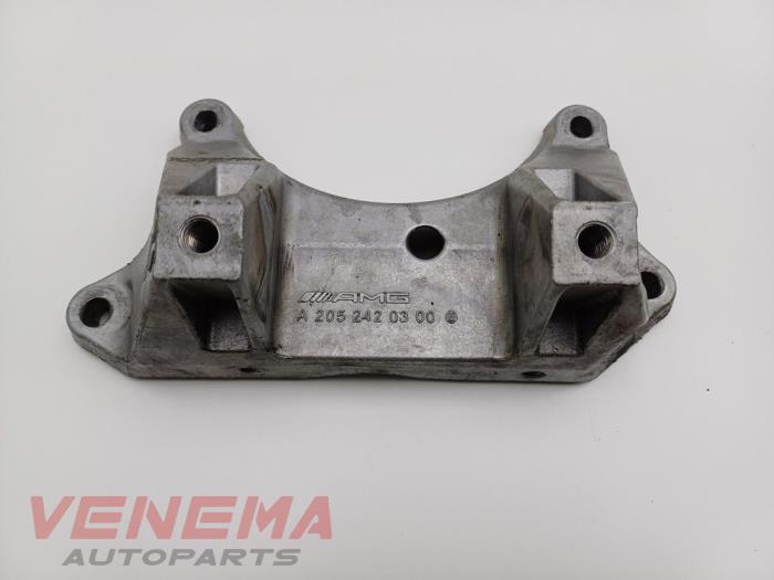 Gebruikte Motorrubber Mercedes C-Klasse AMG (W205) C-63 S,Edition 1 AMG 4.0 V8 Biturbo Prijs € 39,99 Margeregeling aangeboden door Venema Autoparts