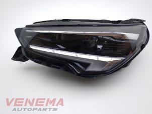 Gebruikte Linker Koplamp Opel Corsa F (UB/UH/UP) Prijs € 699,99 Margeregeling aangeboden door Venema Autoparts
