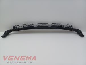 Gebruikte Bumpersteun midden-achter Volkswagen Golf Sportsvan (AUVS) 1.2 TSI 16V Prijs € 24,99 Margeregeling aangeboden door Venema Autoparts