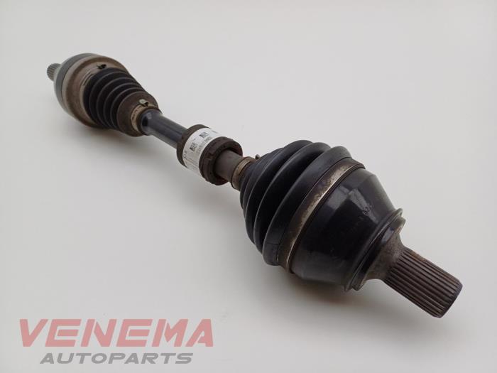 Aandrijfas links-voor van een Mercedes-Benz A (177.0) 1.3 A-200 Turbo 16V 2019