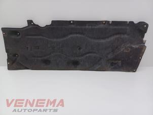 Gebruikte Beschermplaat bodem BMW X1 (F48) xDrive 25e 1.5 12V TwinPower Turbo Prijs € 19,99 Margeregeling aangeboden door Venema Autoparts