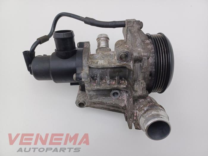 Gebruikte Waterpomp Mercedes A (W176) 2.2 A-200 CDI, A-200d 16V Prijs € 49,99 Margeregeling aangeboden door Venema Autoparts