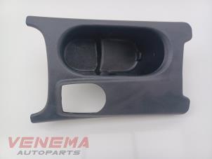 Gebruikte Bekerhouder Mercedes A (W176) 2.2 A-200 CDI, A-200d 16V Prijs € 29,99 Margeregeling aangeboden door Venema Autoparts