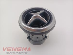 Gebruikte Luchtrooster Dashboard Mercedes A (W176) 2.2 A-200 CDI, A-200d 16V Prijs € 9,99 Margeregeling aangeboden door Venema Autoparts