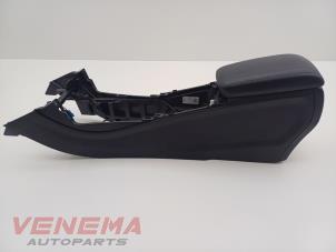 Gebruikte Middenconsoles Mercedes A (W176) 2.2 A-200 CDI, A-200d 16V Prijs € 59,99 Margeregeling aangeboden door Venema Autoparts