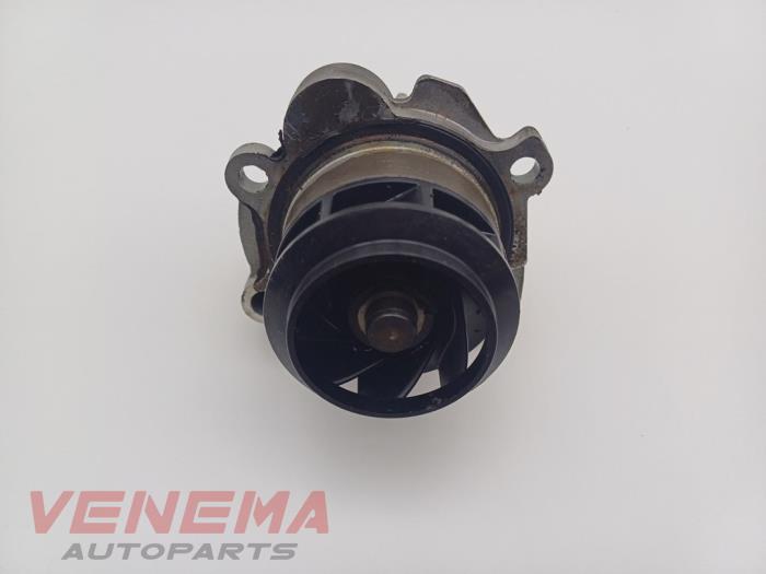 Gebruikte Waterpomp Volkswagen Caddy III (2KA,2KH,2CA,2CH) 1.9 TDI Prijs € 49,99 Margeregeling aangeboden door Venema Autoparts