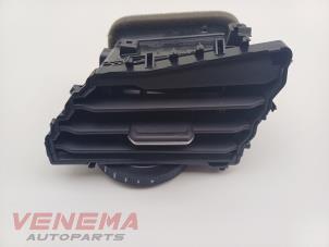 Gebruikte Luchtrooster Dashboard Volkswagen Tiguan (AD1) 1.5 TSI 16V Evo BlueMotion Technology Prijs € 24,99 Margeregeling aangeboden door Venema Autoparts
