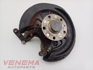 Gebruikte Fusee rechts-achter Volkswagen Golf V (1K1) 1.4 16V Prijs € 24,99 Margeregeling aangeboden door Venema Autoparts