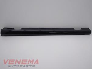 Gebruikte Zijskirt links Mercedes A (W176) 2.2 A-200 CDI, A-200d 16V Prijs € 49,99 Margeregeling aangeboden door Venema Autoparts