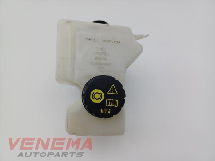 Gebruikte Hoofdremcilinder Skoda Kamiq 1.5 TSI 16V Prijs € 14,99 Margeregeling aangeboden door Venema Autoparts