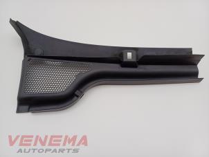 Gebruikte Paravent Skoda Kamiq 1.5 TSI 16V Prijs € 34,99 Margeregeling aangeboden door Venema Autoparts