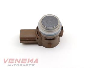 Gebruikte Sensor PDC Ford Fiesta 7 1.0 EcoBoost 12V 100 Prijs € 19,99 Margeregeling aangeboden door Venema Autoparts
