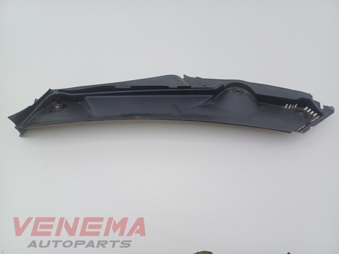 Gebruikte Paravan Mercedes C Estate (S206) C-300 e 2.0 Turbo Prijs € 34,99 Margeregeling aangeboden door Venema Autoparts