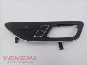 Gebruikte Schakelaar Stoelverwarming Mercedes C Estate (S206) C-300 e 2.0 Turbo Prijs € 99,99 Margeregeling aangeboden door Venema Autoparts