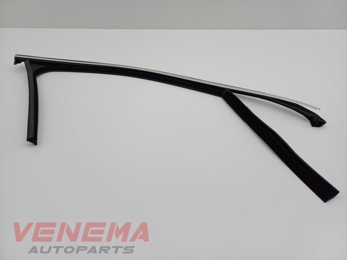 Gebruikte Diversen Mercedes C Estate (S206) C-300 e 2.0 Turbo Prijs € 29,99 Margeregeling aangeboden door Venema Autoparts