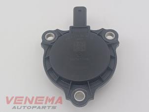 Gebruikte Nokkenas Sensor Mercedes A (177.0) 2.0 A-220 Turbo 16V Prijs € 9,99 Margeregeling aangeboden door Venema Autoparts