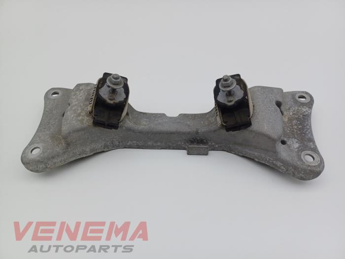 Gebruikte Versnellingsbak Steun BMW 1 serie (F20) 118i 1.5 TwinPower 12V Van Prijs € 24,99 Margeregeling aangeboden door Venema Autoparts
