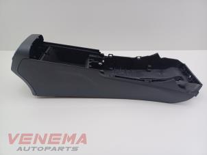 Gebruikte Middenconsoles Mercedes C Estate (S206) C-300 e 2.0 Turbo Prijs € 299,99 Margeregeling aangeboden door Venema Autoparts