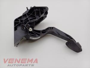 Gebruikte Koppelingspedaal Ford Fiesta 7 1.0 EcoBoost 12V 100 Prijs € 39,99 Margeregeling aangeboden door Venema Autoparts