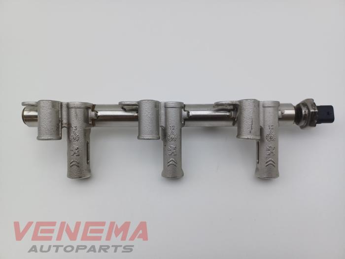 Gebruikte Injector brug Peugeot 208 I (CA/CC/CK/CL) 1.2 12V e-THP PureTech 110 Prijs € 29,99 Margeregeling aangeboden door Venema Autoparts
