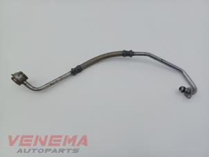 Gebruikte Oliedruk Leiding Peugeot 208 I (CA/CC/CK/CL) 1.2 12V e-THP PureTech 110 Prijs € 24,99 Margeregeling aangeboden door Venema Autoparts