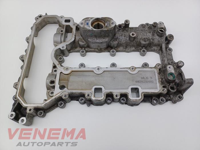 Gebruikte Cilinderkop Peugeot 208 I (CA/CC/CK/CL) 1.2 12V e-THP PureTech 110 Prijs € 181,49 Inclusief btw aangeboden door Venema Autoparts