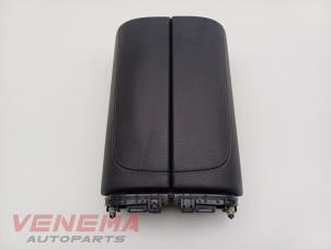 Gebruikte Armleuning Mercedes C Estate (S206) C-300 e 2.0 Turbo Prijs € 99,99 Margeregeling aangeboden door Venema Autoparts