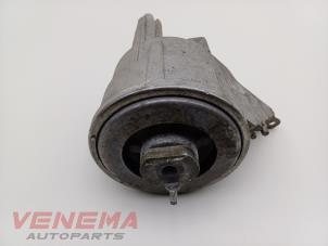 Gebruikte Motorrubber Mercedes C Estate (S206) C-300 e 2.0 Turbo Prijs € 99,99 Margeregeling aangeboden door Venema Autoparts