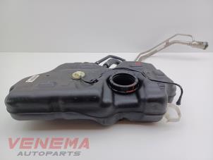 Gebruikte Tank Ford Fiesta 7 1.0 EcoBoost 12V 100 Prijs € 49,99 Margeregeling aangeboden door Venema Autoparts