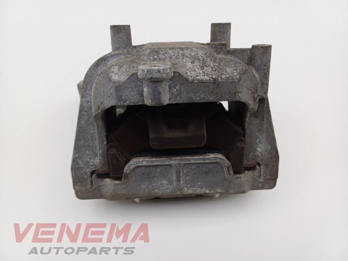 Gebruikte Motorrubber Volkswagen Beetle (16AB) 1.6 TDI 16V Prijs € 9,99 Margeregeling aangeboden door Venema Autoparts