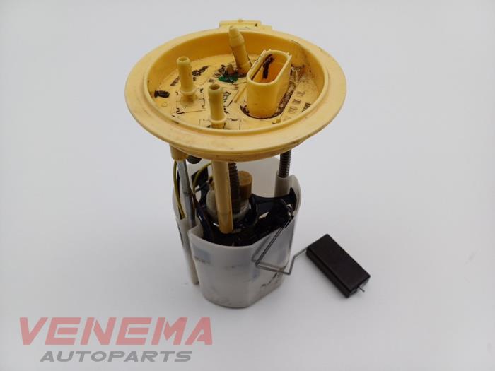 Gebruikte Tank element Pomp Volkswagen Beetle (16AB) 1.6 TDI 16V Prijs € 24,99 Margeregeling aangeboden door Venema Autoparts