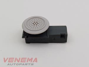 Gebruikte Microfoon Mercedes C Estate (S206) C-300 e 2.0 Turbo Prijs € 9,99 Margeregeling aangeboden door Venema Autoparts