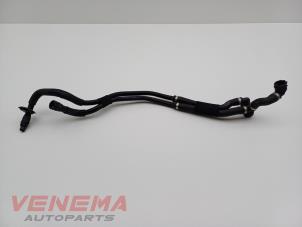 Gebruikte Koelwaterslang Mercedes C Estate (S206) C-300 e 2.0 Turbo Prijs € 14,99 Margeregeling aangeboden door Venema Autoparts