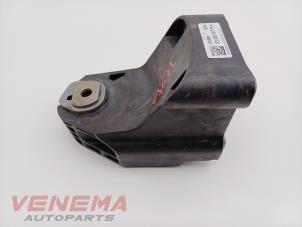 Gebruikte Motorrubber Mercedes C Estate (S206) C-300 e 2.0 Turbo Prijs € 99,99 Margeregeling aangeboden door Venema Autoparts