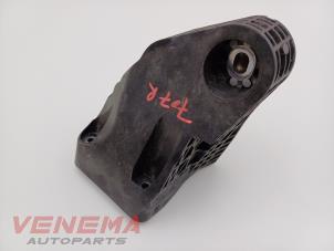 Gebruikte Motorrubber Mercedes C Estate (S206) C-300 e 2.0 Turbo Prijs € 99,99 Margeregeling aangeboden door Venema Autoparts