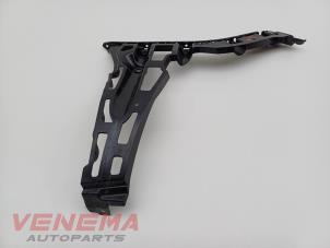 Gebruikte Bumpersteun links-achter Mercedes C Estate (S206) C-300 e 2.0 Turbo Prijs € 19,99 Margeregeling aangeboden door Venema Autoparts