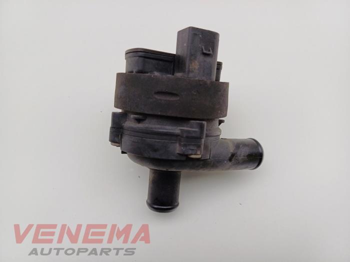 Gebruikte Waterpomp Mercedes A (177.0) 1.3 A-160 Turbo 16V Prijs € 74,99 Margeregeling aangeboden door Venema Autoparts